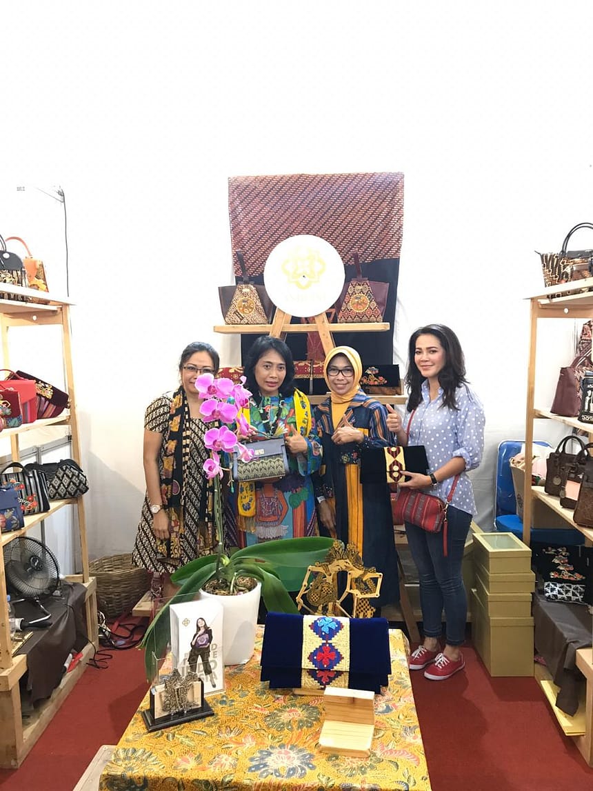 Kunjungan Menteri PPPA Dan Gubernur Jawa Tengah Ke Booth Andjani Menjelang Perayaan Puncak PHI 2019